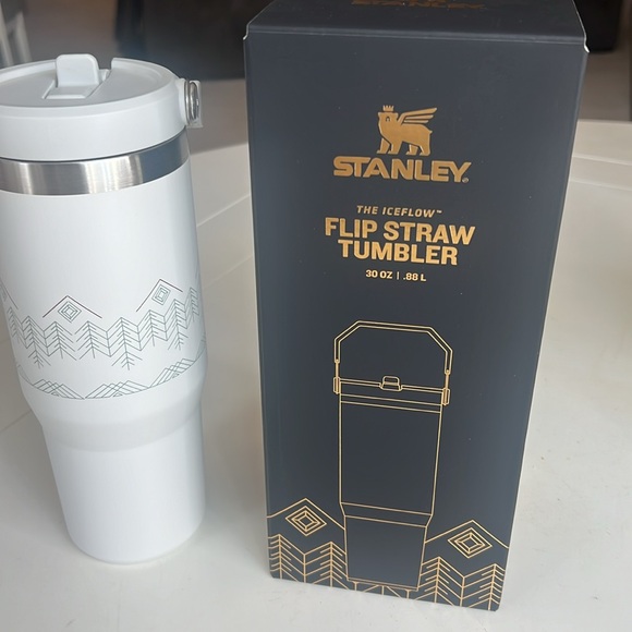 Stanley Winterscape Iceflow Flip Straw Tumbler | 30 Oz - Picture 5 of 8